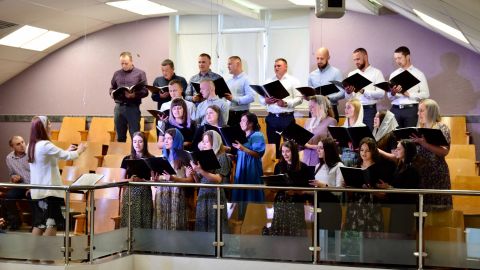 Служение с участием хора из ц. "Зов Христа"