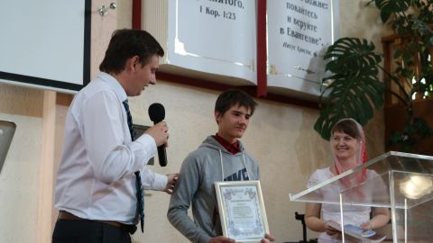 Вручение диплома Маличу Владимиру